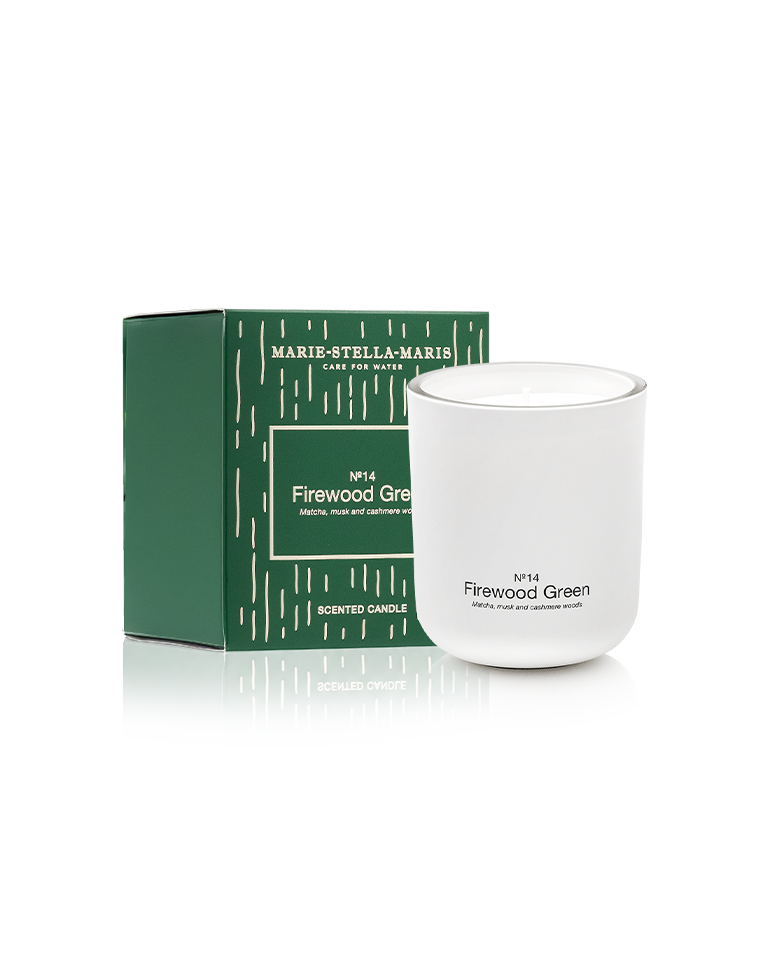 Marie-Stella-Maris No. 14 Firewood Green 300 g scented candle in a white glass holder, presented beside its festive dark green and gold gift box.