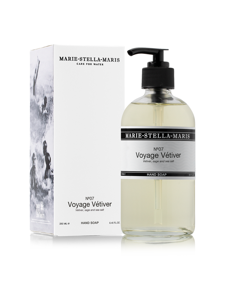 Marie-Stella-Maris Hand Soap No.07 Voyage Vétiver 250 ml with matching packaging, featuring a transparent bottle with a black pump and notes of vetiver, sage and sea salt.