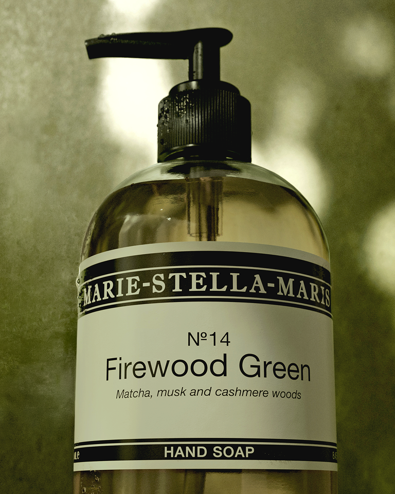 Close-up of Marie-Stella-Maris No. 14 Firewood Green hand soap with water droplets on its black pump, featuring notes of matcha, musk and cashmere woods.
